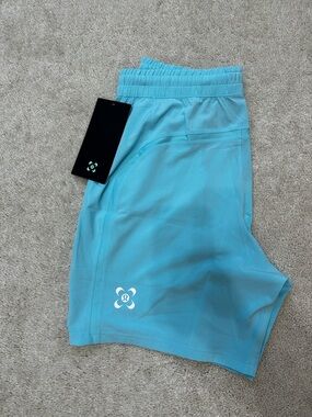 lululemon men’s pace breaker shorts size M (Seawheeze)